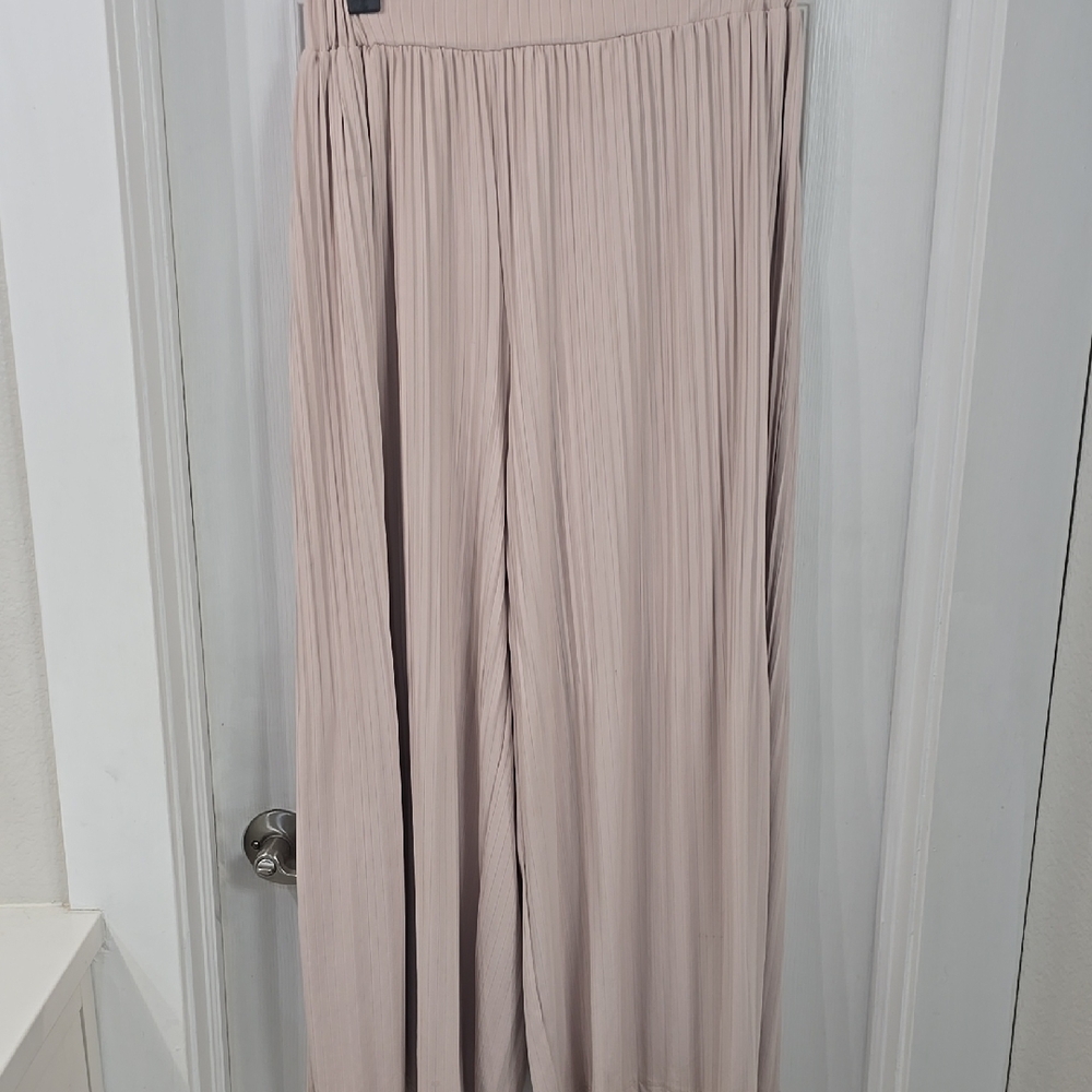 Flowy Pleated Wide-Leg Pants - Light Pink/beige with pink undertones